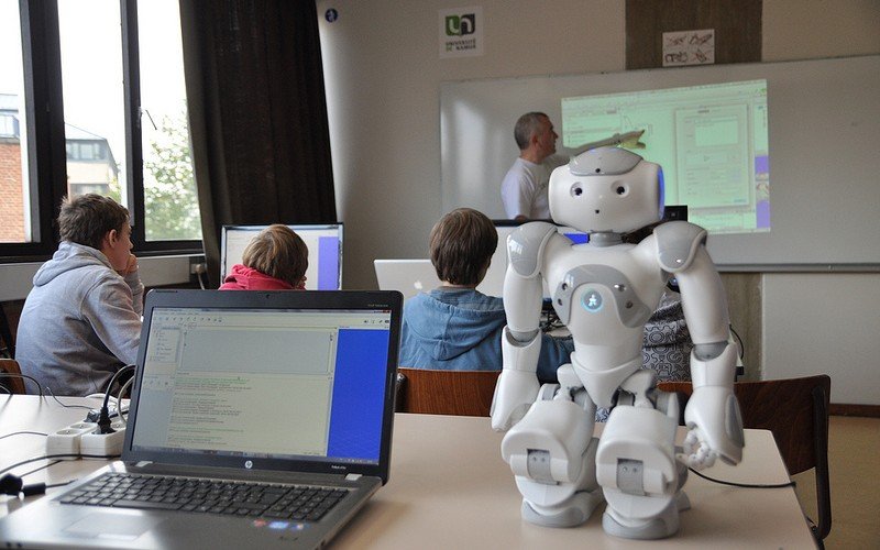 How to Use Robots to Assist Teachers and Improve Student Learning?